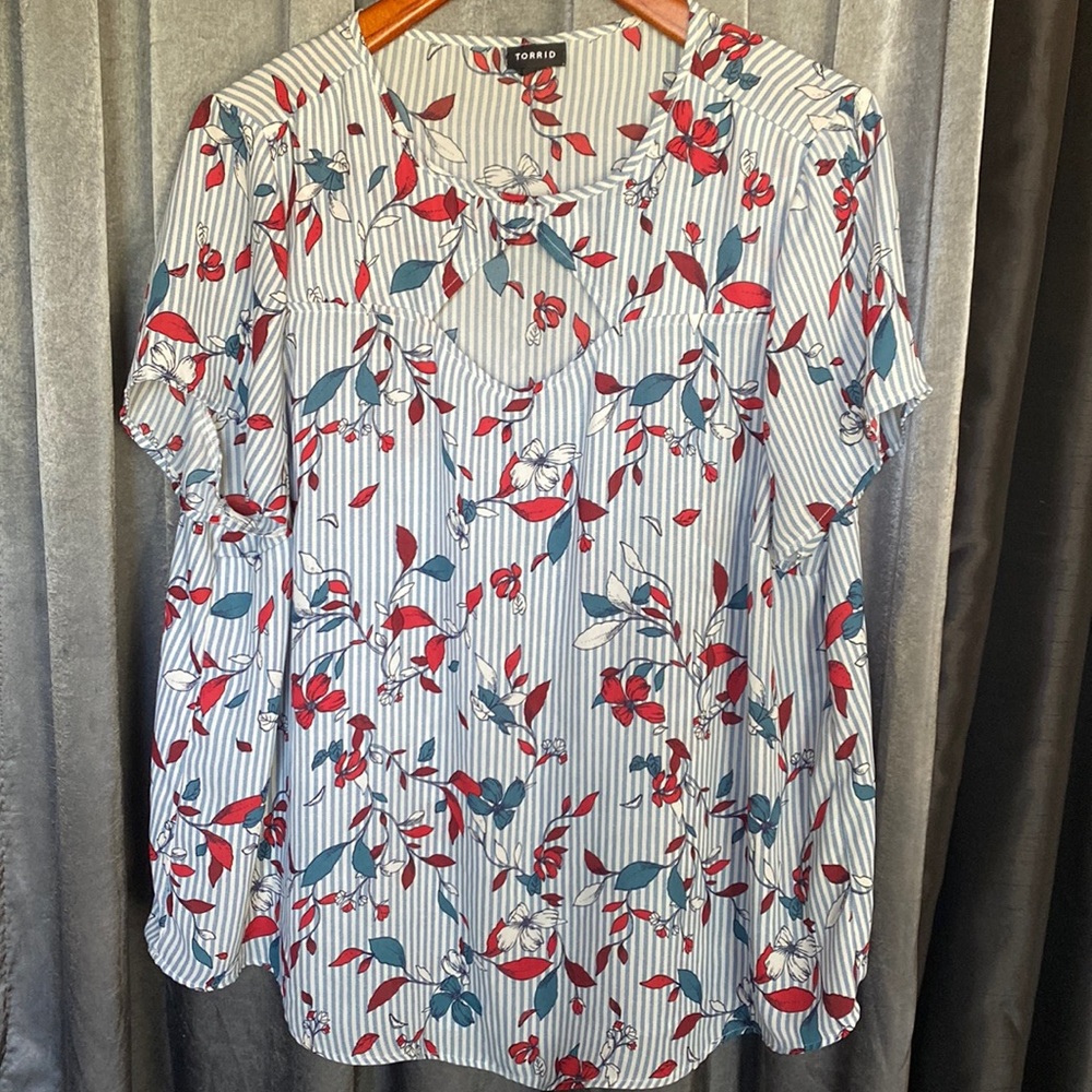 Torrid Blue Stripe Red Floral Top w/ Cutout sz 2
